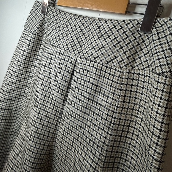 Mexx, size 8, tan/cream/brown plaid wool flared skirt, pleated, size zipper - Picture 2 of 10